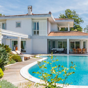 Modern luxury villa with swimming pool in Forte Dei Marmi